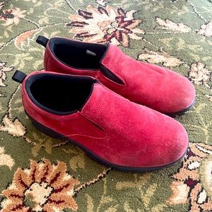 Women’s Land’s End shoes. Red suede size 10m.